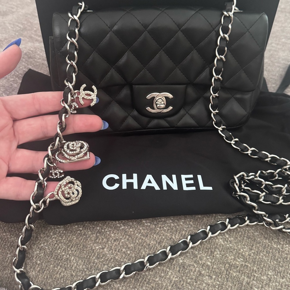 CHANEL Black Quilted Valentine editionLambskin Shoulder Bag with Silver Hardware - Picture 2 of 13